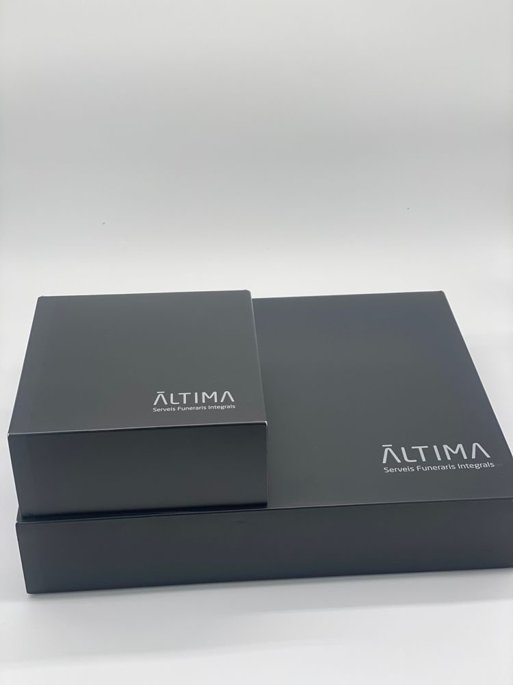 Cajas negras personalizadas Àltima Serveis Funeraris Integrals